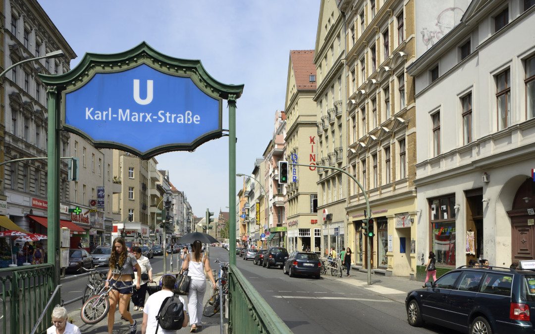 U-Bahneingang Karl-Marx-Straße